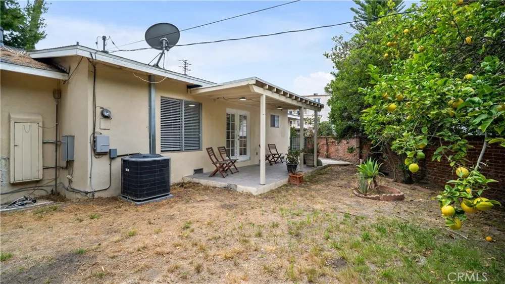 10207 Camarillo Street Toluca Lake, CA 91602