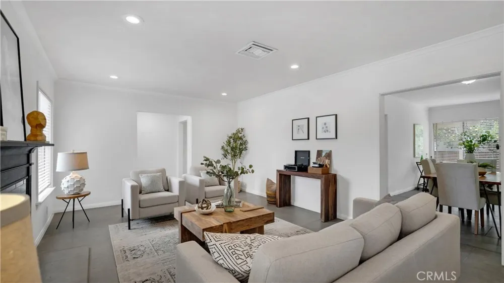 10207 Camarillo Street Toluca Lake, CA 91602
