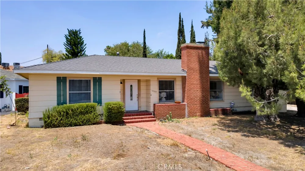 10207 Camarillo Street Toluca Lake, CA 91602