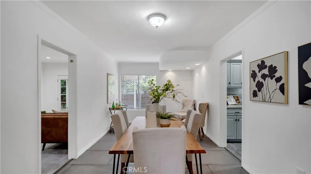 10207 Camarillo Street Toluca Lake, CA 91602