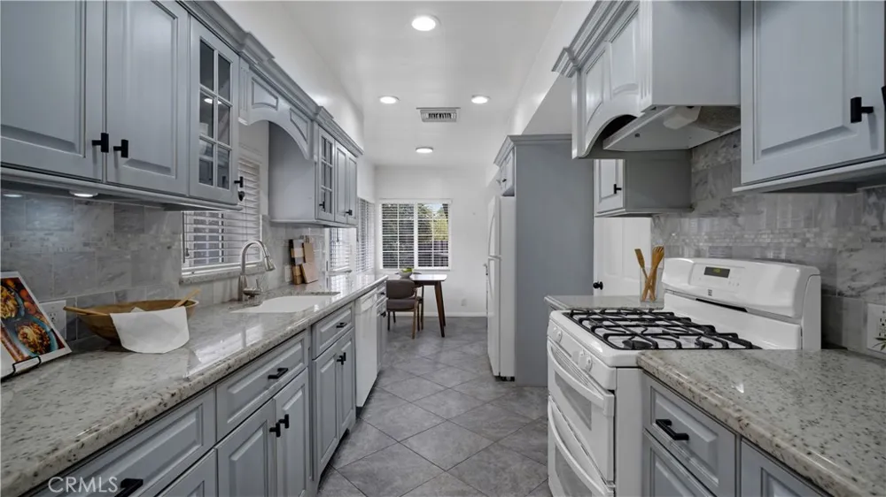 10207 Camarillo Street Toluca Lake, CA 91602
