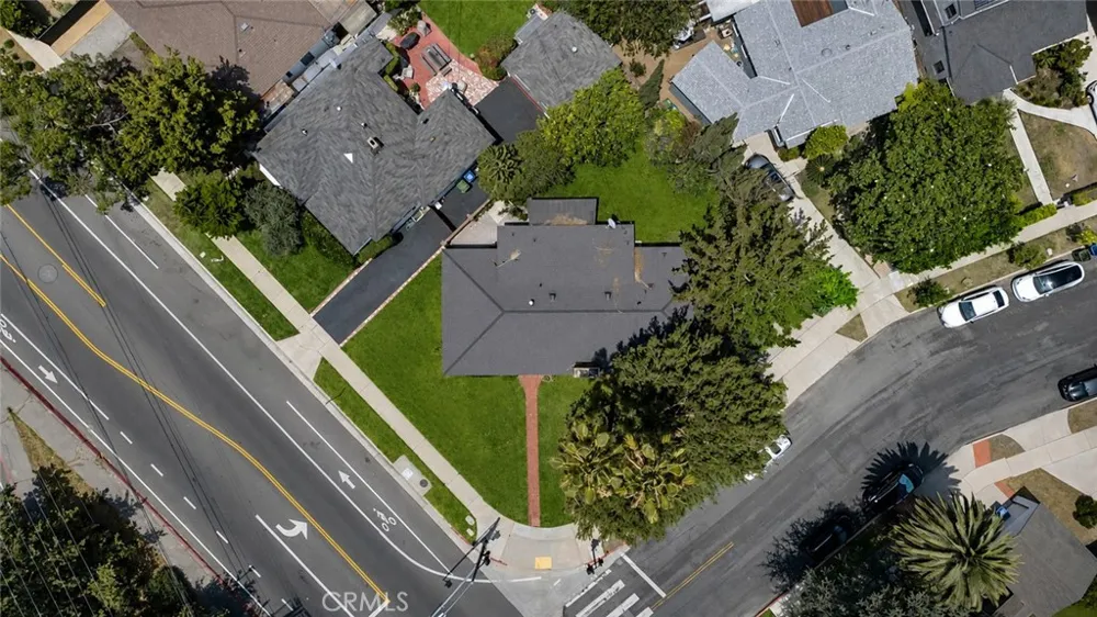 10207 Camarillo Street Toluca Lake, CA 91602