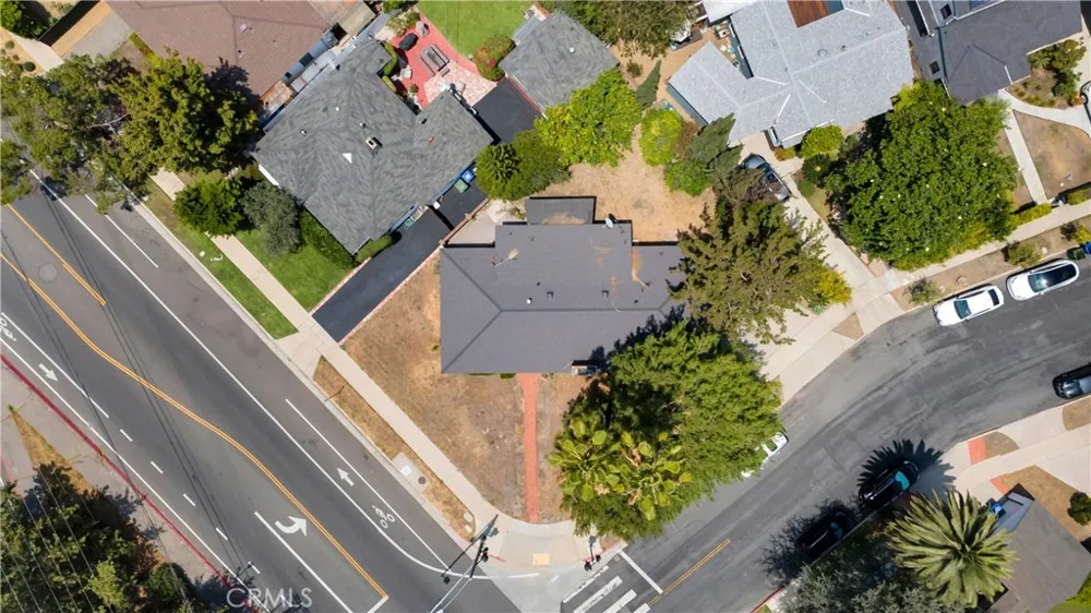 10207 Camarillo Street Toluca Lake, CA 91602