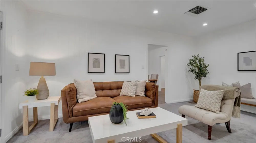 10207 Camarillo Street Toluca Lake, CA 91602