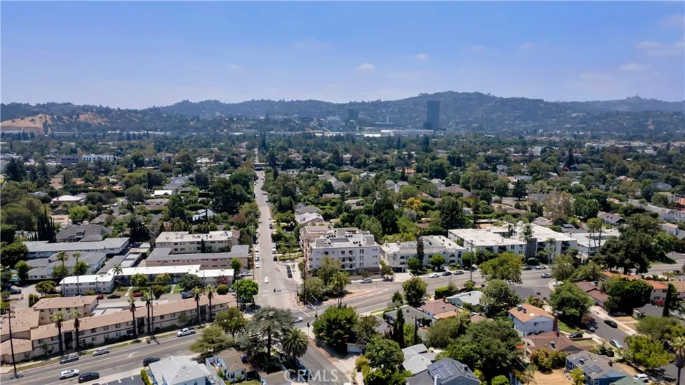 10207 Camarillo Street Toluca Lake, CA 91602