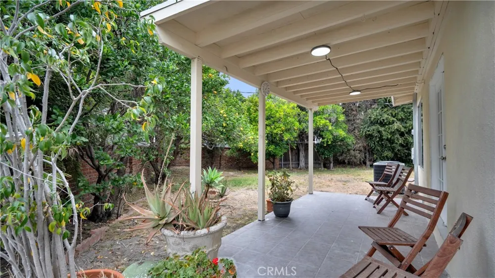 10207 Camarillo Street Toluca Lake, CA 91602