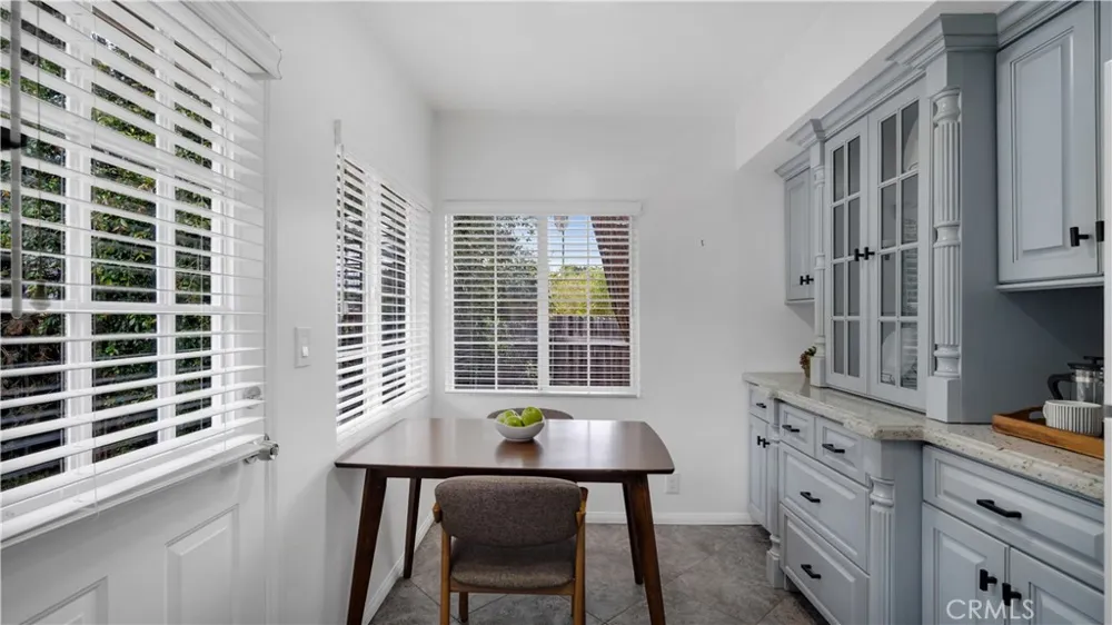 10207 Camarillo Street Toluca Lake, CA 91602