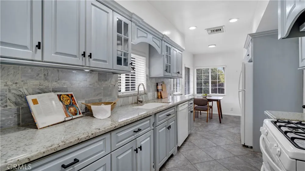 10207 Camarillo Street Toluca Lake, CA 91602