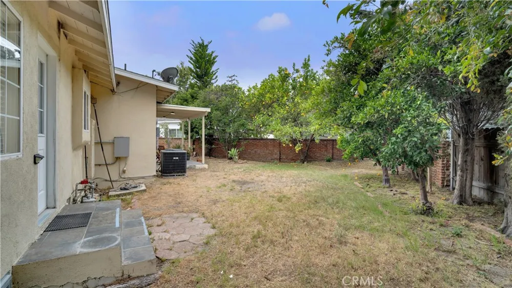 10207 Camarillo Street Toluca Lake, CA 91602
