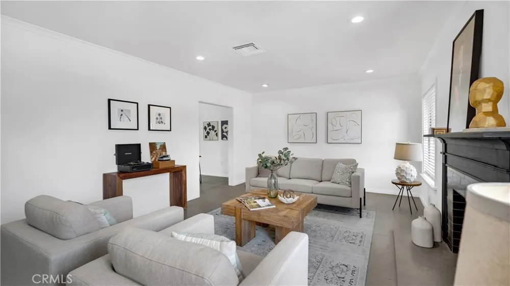 10207 Camarillo Street Toluca Lake, CA 91602