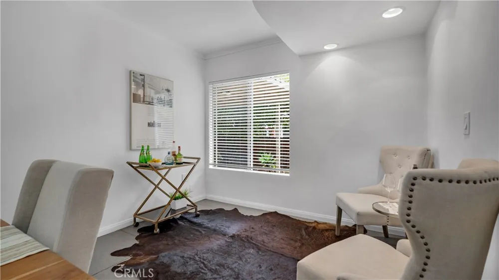 10207 Camarillo Street Toluca Lake, CA 91602