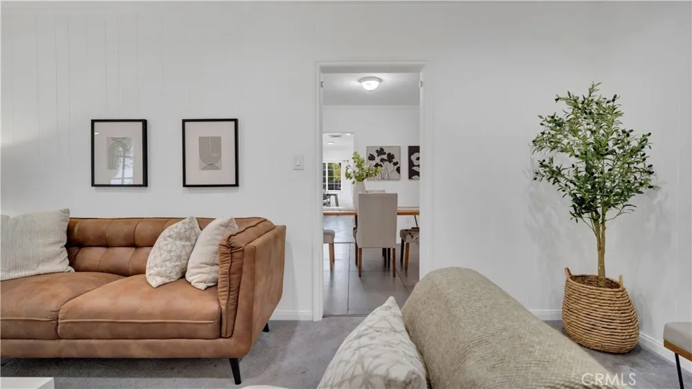 10207 Camarillo Street Toluca Lake, CA 91602