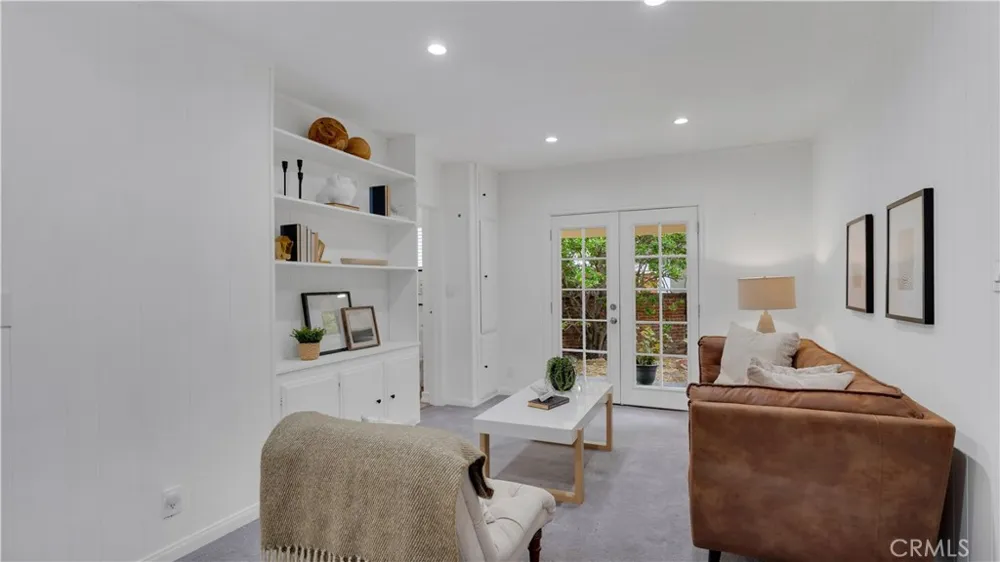 10207 Camarillo Street Toluca Lake, CA 91602