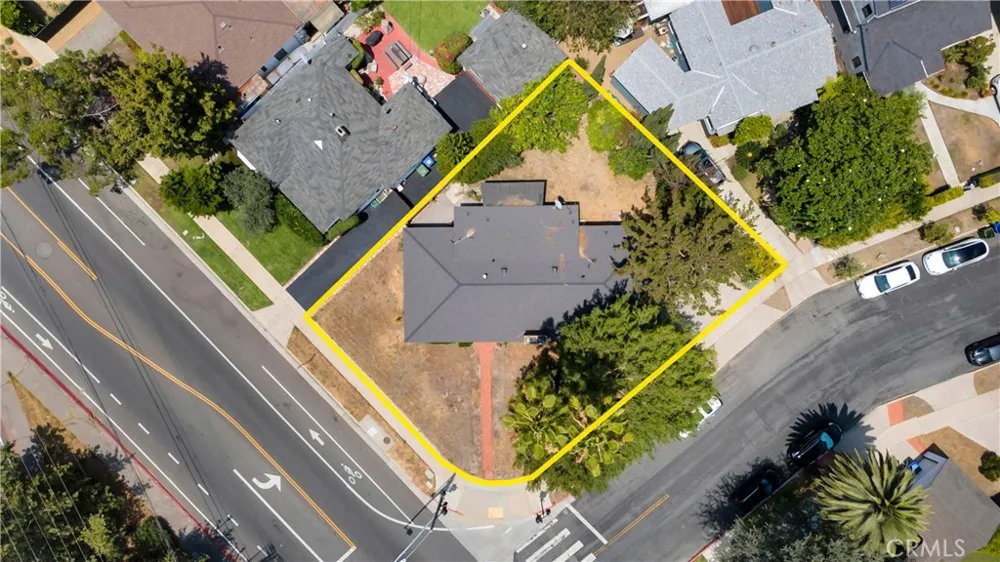 10207 Camarillo Street Toluca Lake, CA 91602