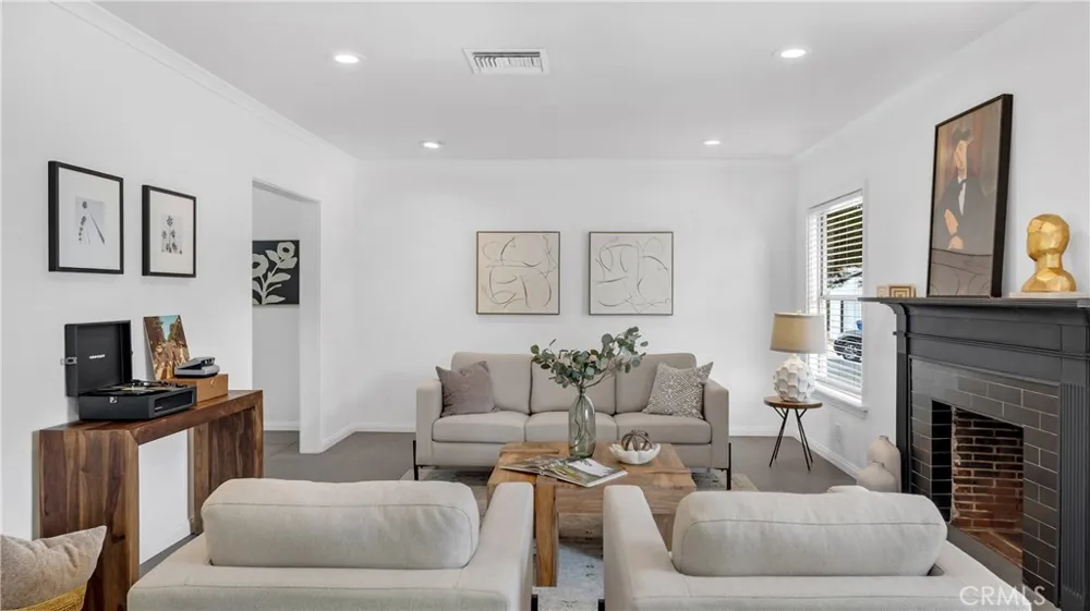 10207 Camarillo Street Toluca Lake, CA 91602