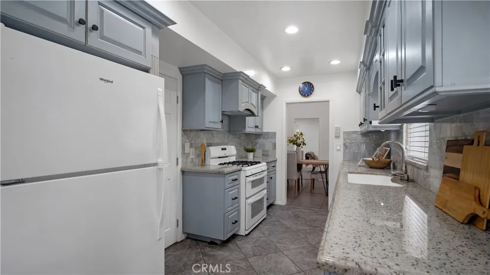 10207 Camarillo Street Toluca Lake, CA 91602