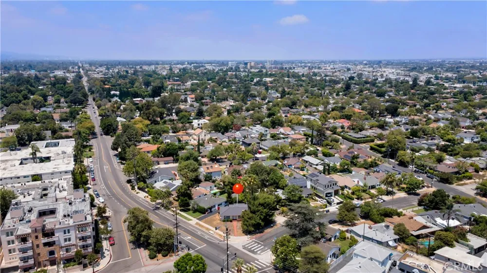10207 Camarillo Street Toluca Lake, CA 91602