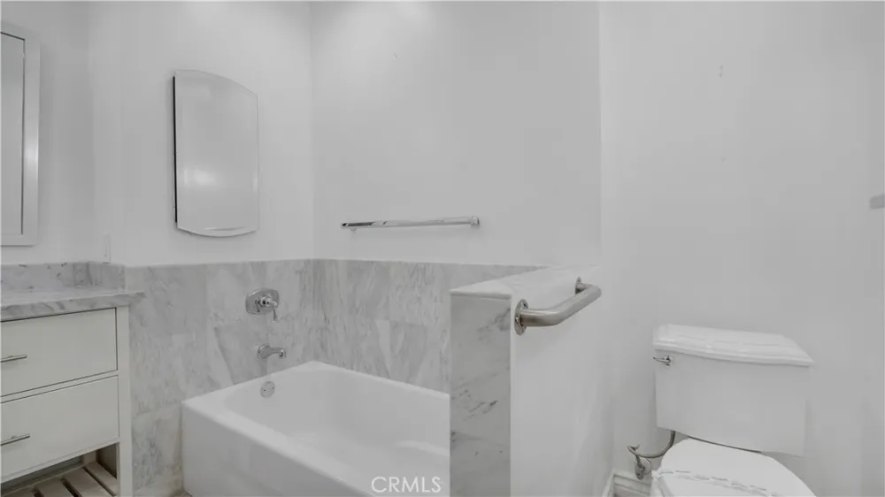 10207 Camarillo Street Toluca Lake, CA 91602