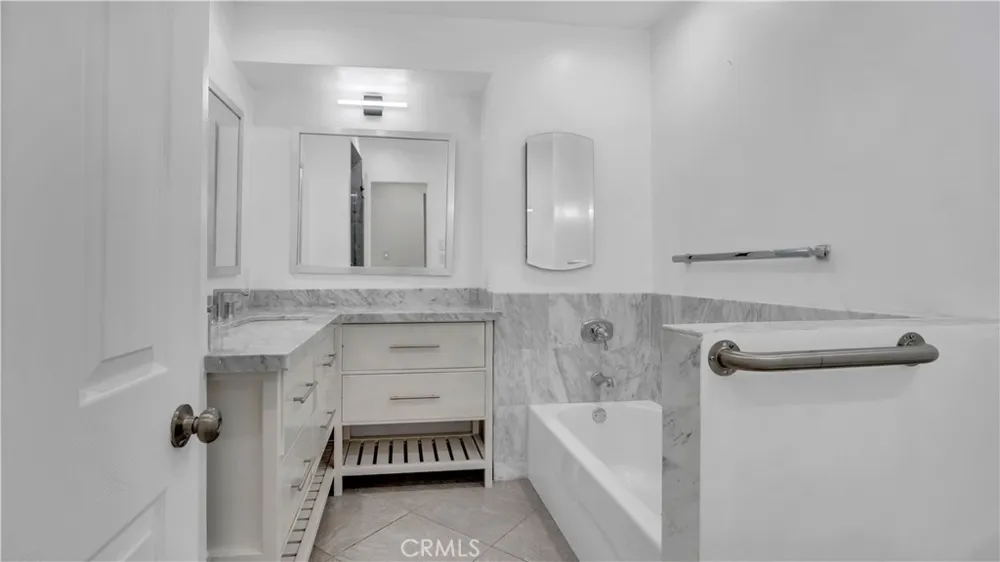 10207 Camarillo Street Toluca Lake, CA 91602