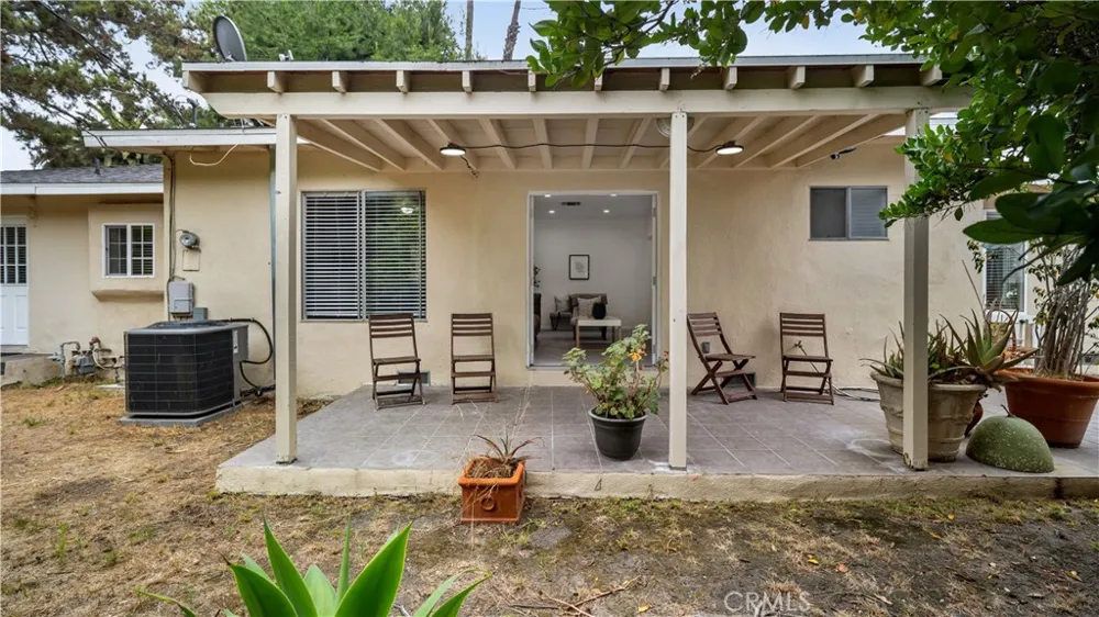 10207 Camarillo Street Toluca Lake, CA 91602