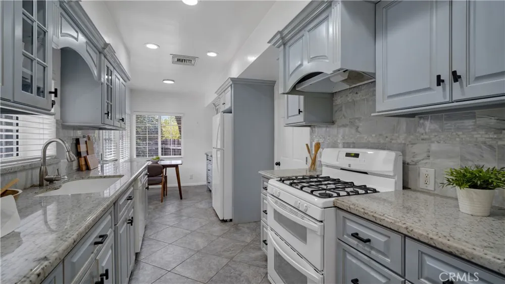 10207 Camarillo Street Toluca Lake, CA 91602