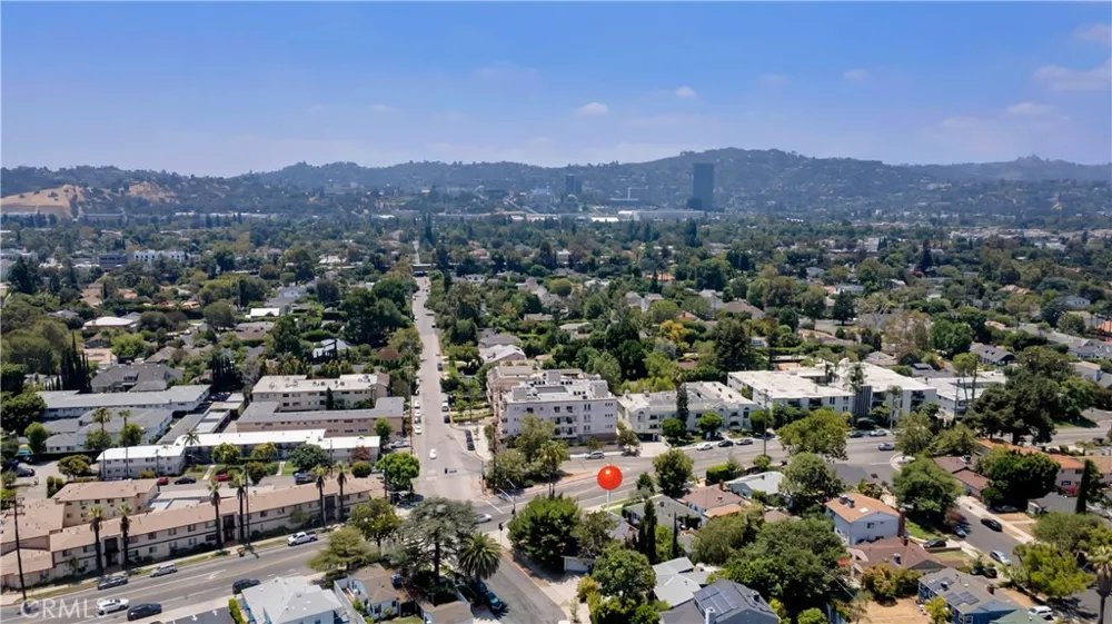 10207 Camarillo Street Toluca Lake, CA 91602