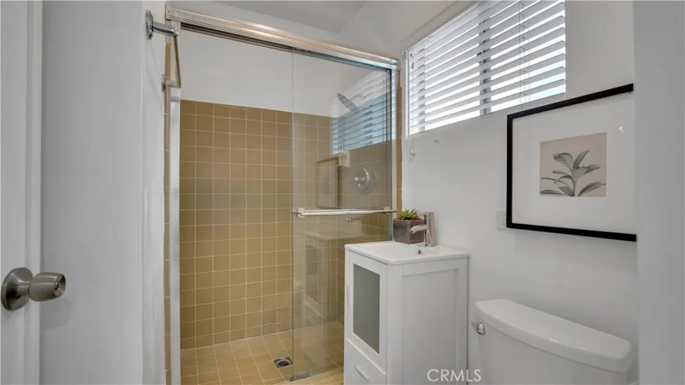10207 Camarillo Street Toluca Lake, CA 91602