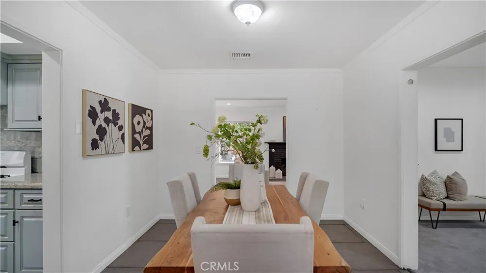10207 Camarillo Street Toluca Lake, CA 91602