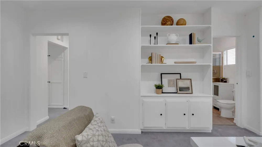10207 Camarillo Street Toluca Lake, CA 91602