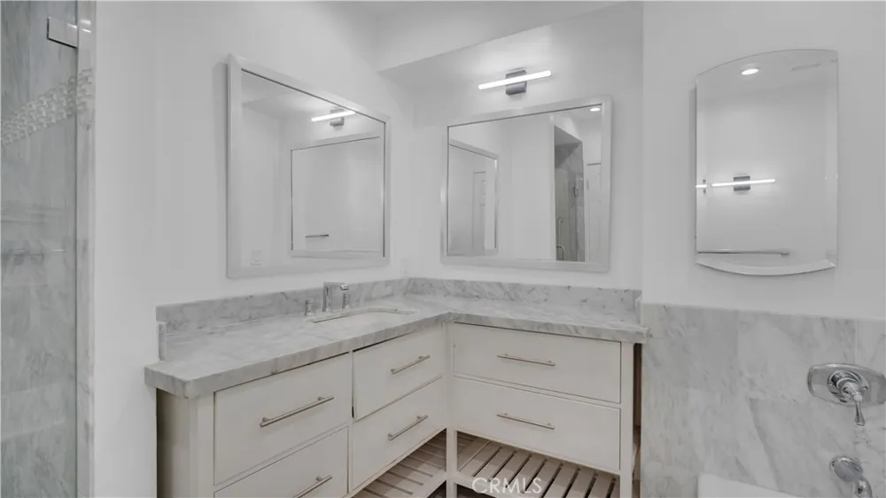 10207 Camarillo Street Toluca Lake, CA 91602