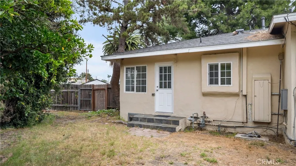 10207 Camarillo Street Toluca Lake, CA 91602
