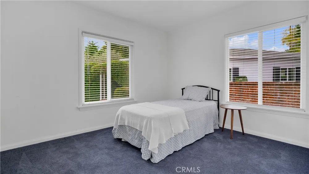 10207 Camarillo Street Toluca Lake, CA 91602