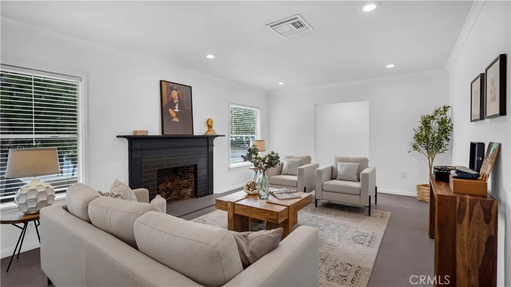 10207 Camarillo Street Toluca Lake, CA 91602