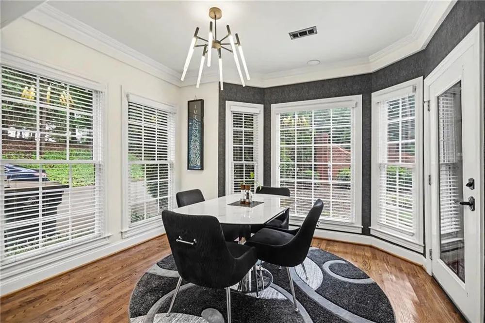6375 Glenridge Drive Sandy Springs, GA 30328