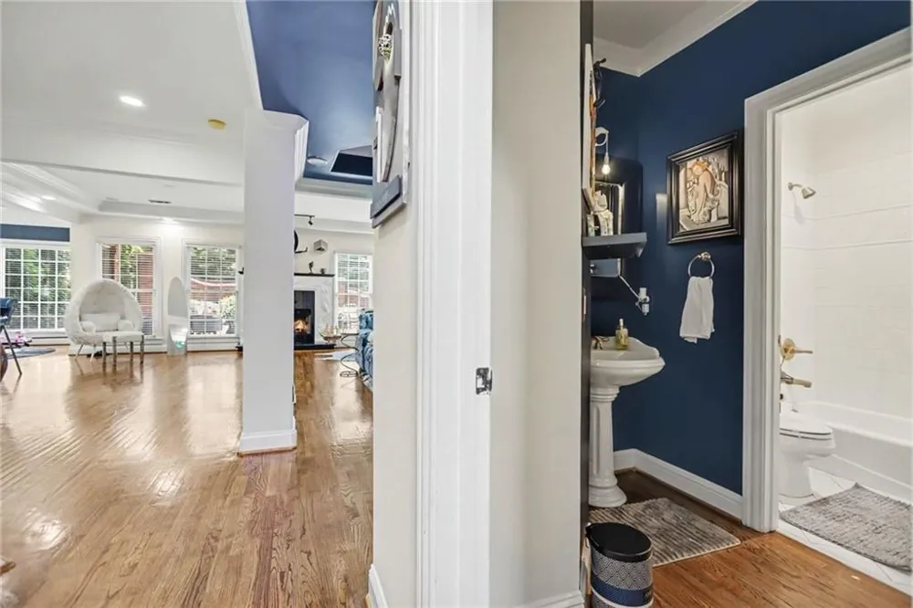 6375 Glenridge Drive Sandy Springs, GA 30328