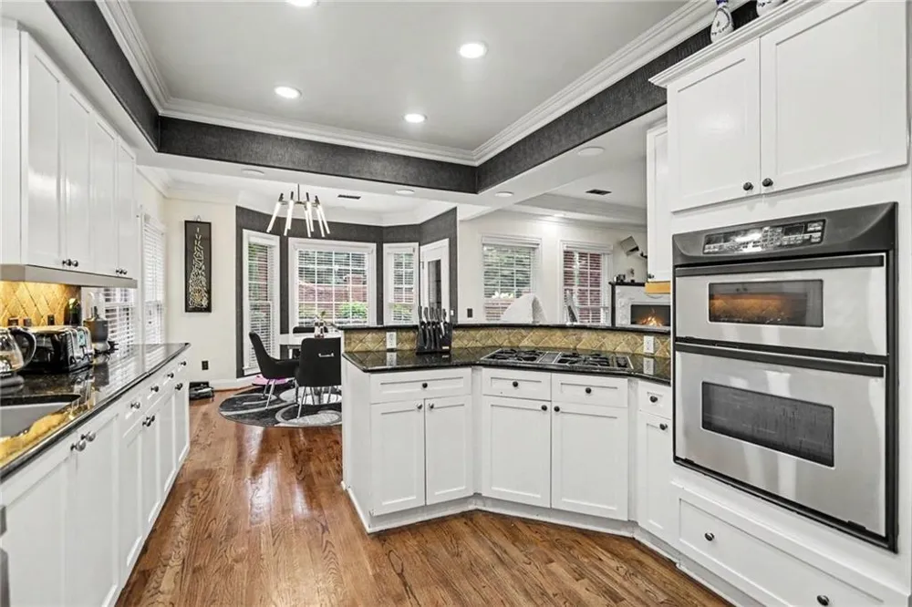 6375 Glenridge Drive Sandy Springs, GA 30328