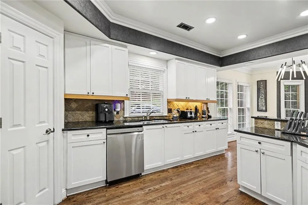 6375 Glenridge Drive Sandy Springs, GA 30328