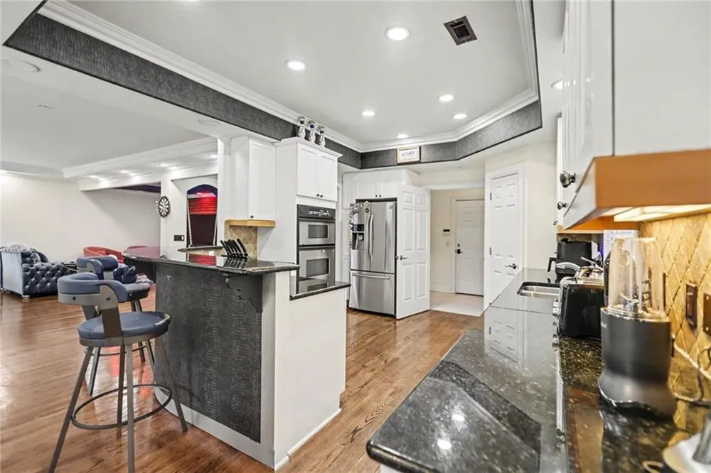 6375 Glenridge Drive Sandy Springs, GA 30328