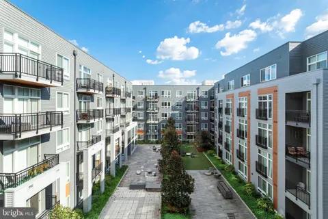145 RIVERHAVEN DRIVE #208