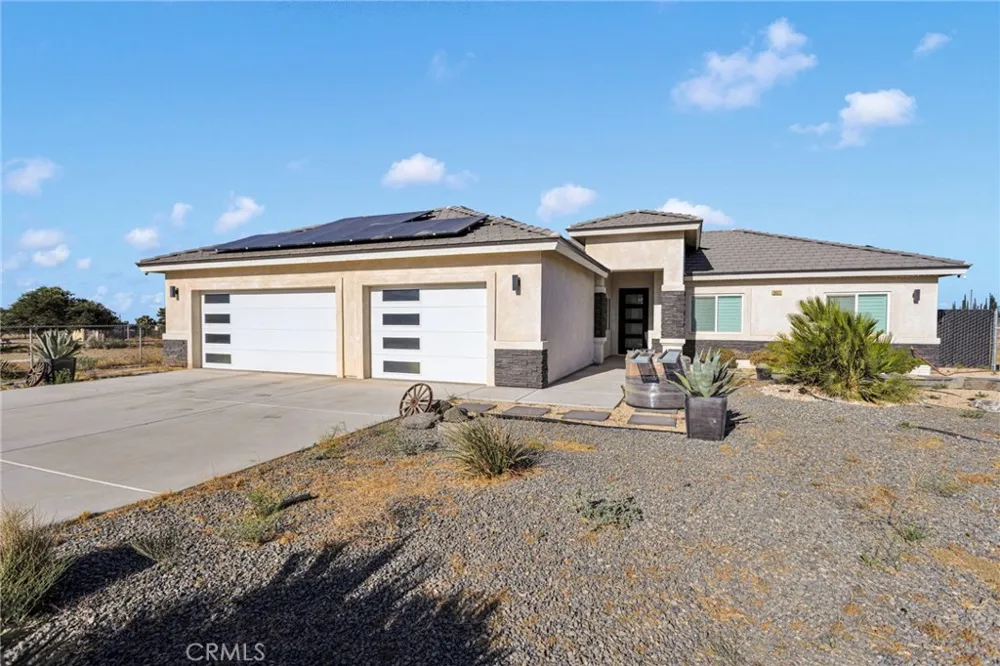 9831 Buttemere Phelan, CA 92371