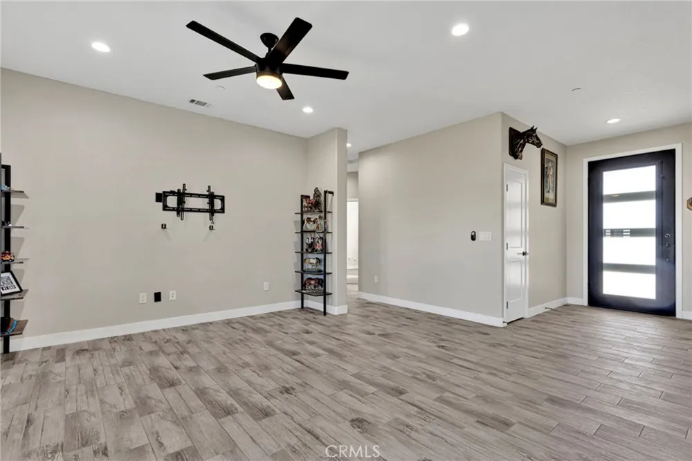 9831 Buttemere Phelan, CA 92371