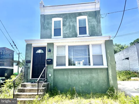 906 CEDAR AVENUE