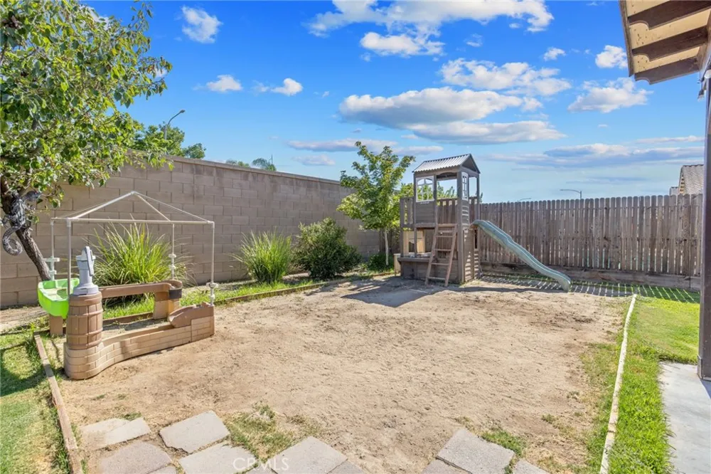 757 Strada Street Lemoore, CA 93245