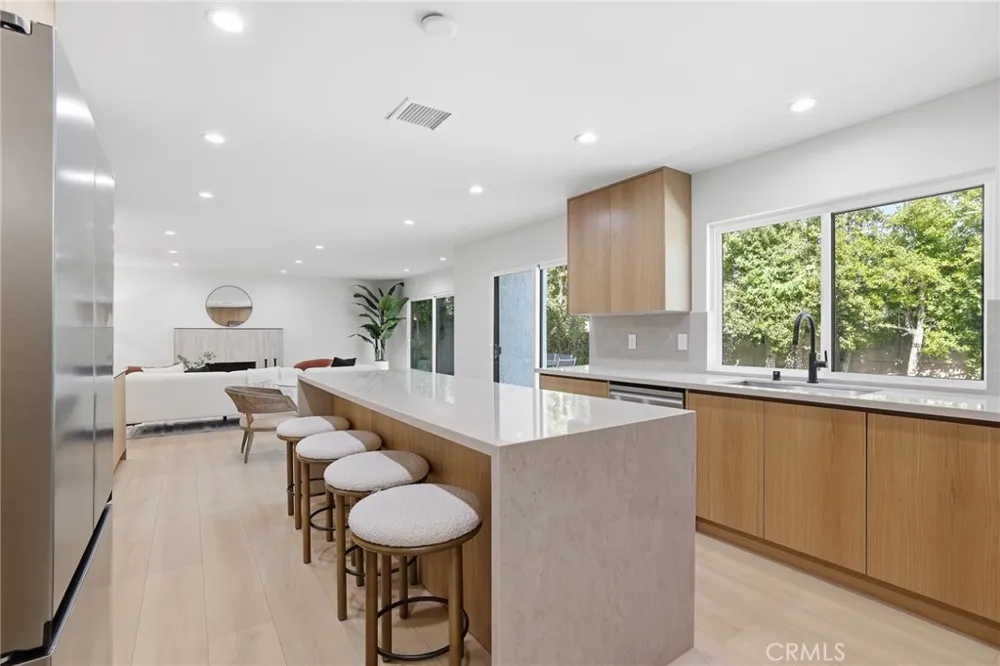 10526 Balcom St Granada Hills, CA 91344