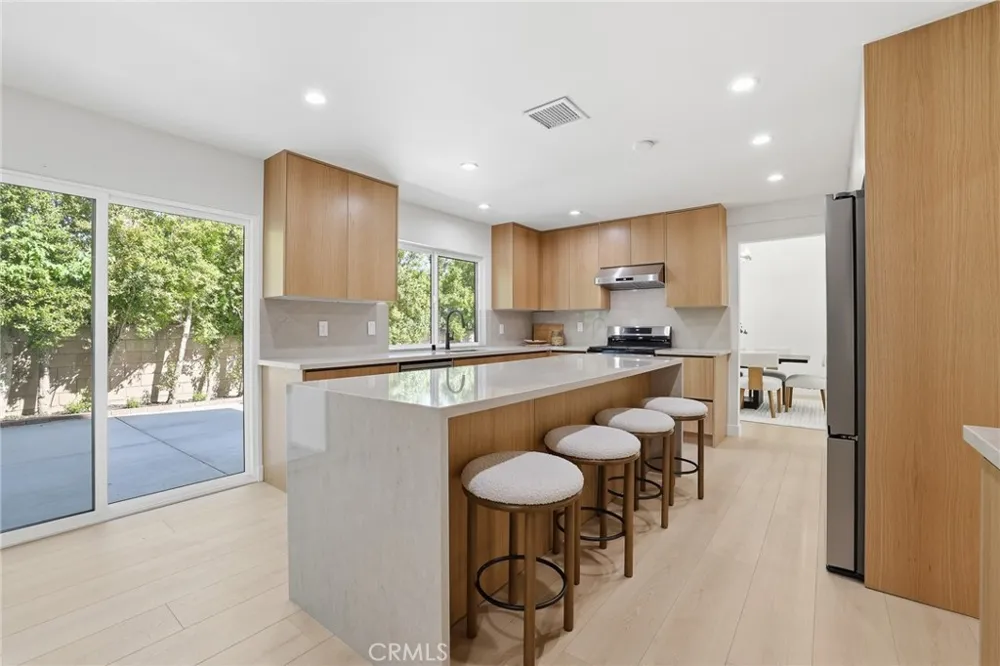 10526 Balcom St Granada Hills, CA 91344