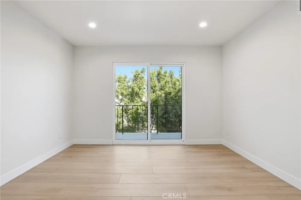 10526 Balcom St Granada Hills, CA 91344
