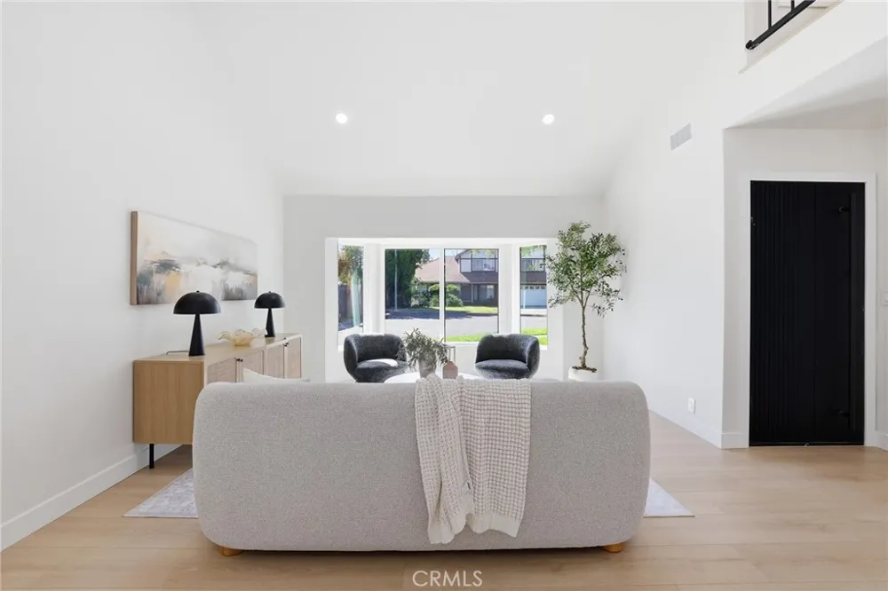 10526 Balcom St Granada Hills, CA 91344