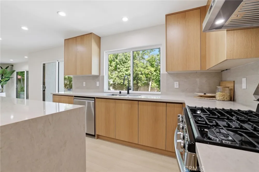 10526 Balcom St Granada Hills, CA 91344