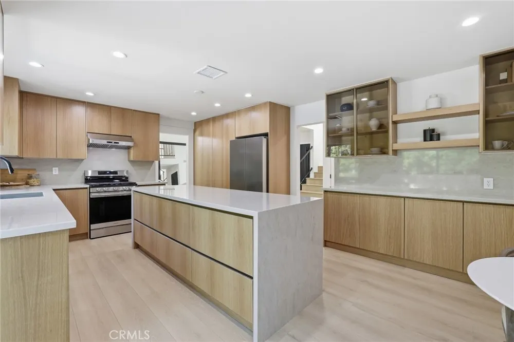 10526 Balcom St Granada Hills, CA 91344