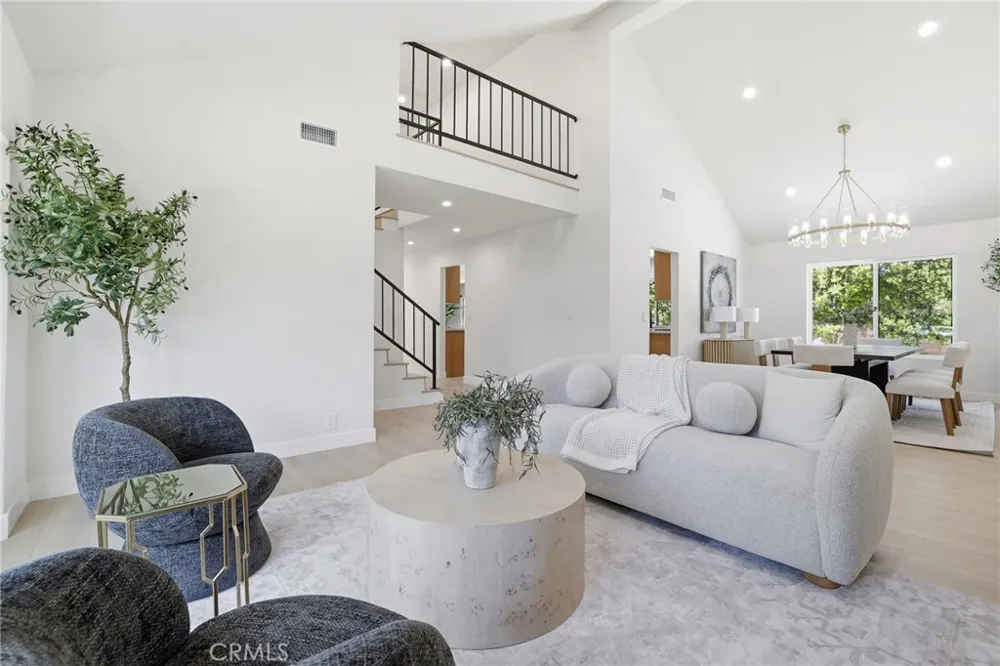10526 Balcom St Granada Hills, CA 91344